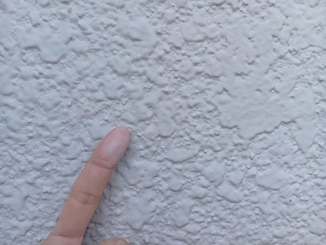 外壁　チョーキング